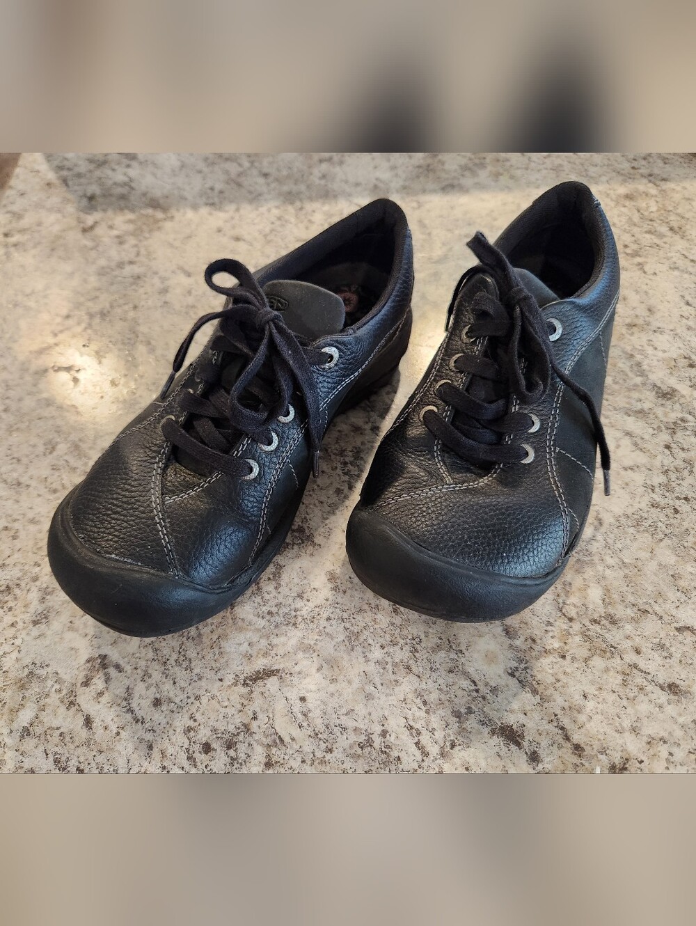 Keen Women's Presidio black leather hiking athletic lace up comfort shoe 9